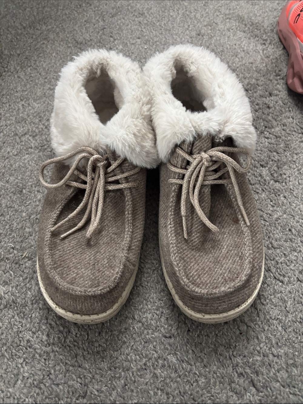 Hey Dude Women's Taupe Slip-On Slippers with Cream Faux-Fur Collar